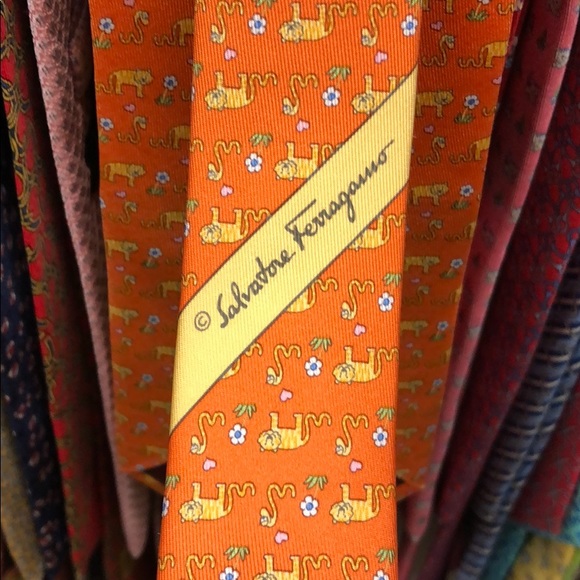 Ferragamo tie. Orange and yellow. Animals print. - Picture 5 of 7